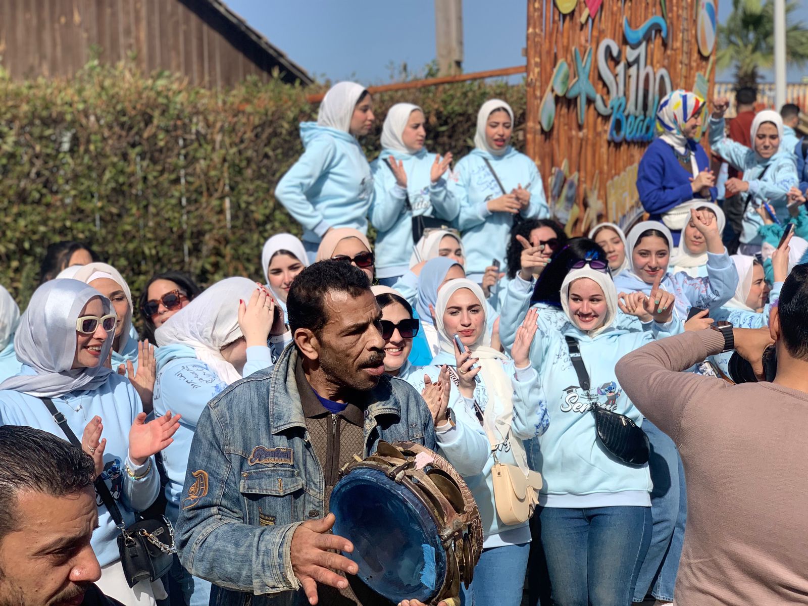 طلاب كلية الأداب ببورسعيد يحتفلون بقرب تخرجهم