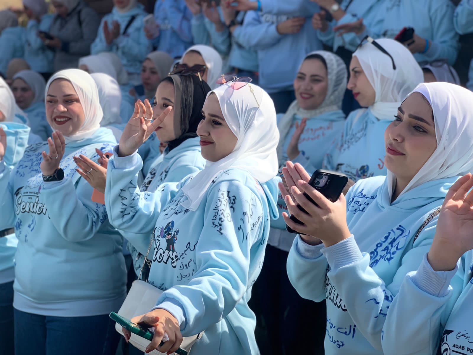 طلاب كلية الأداب ببورسعيد يحتفلون بقرب تخرجهم