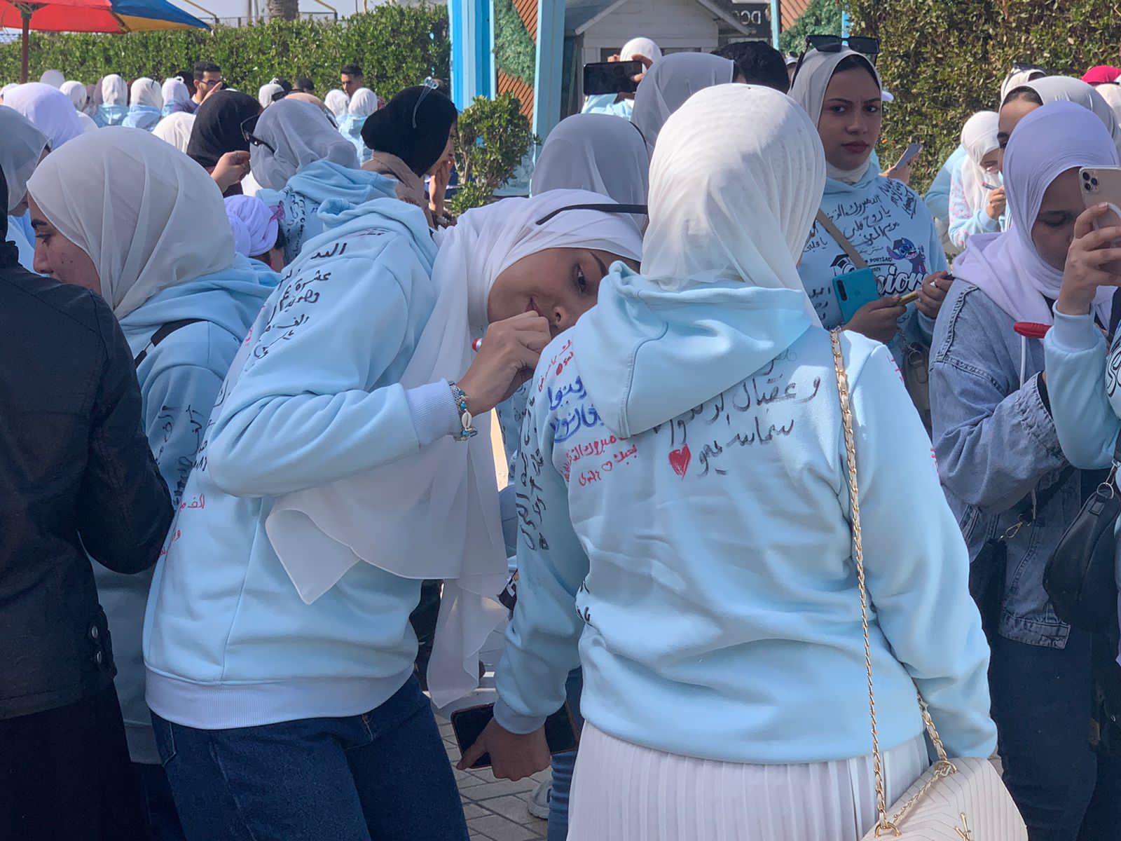 طلاب كلية الأداب ببورسعيد يحتفلون بقرب تخرجهم