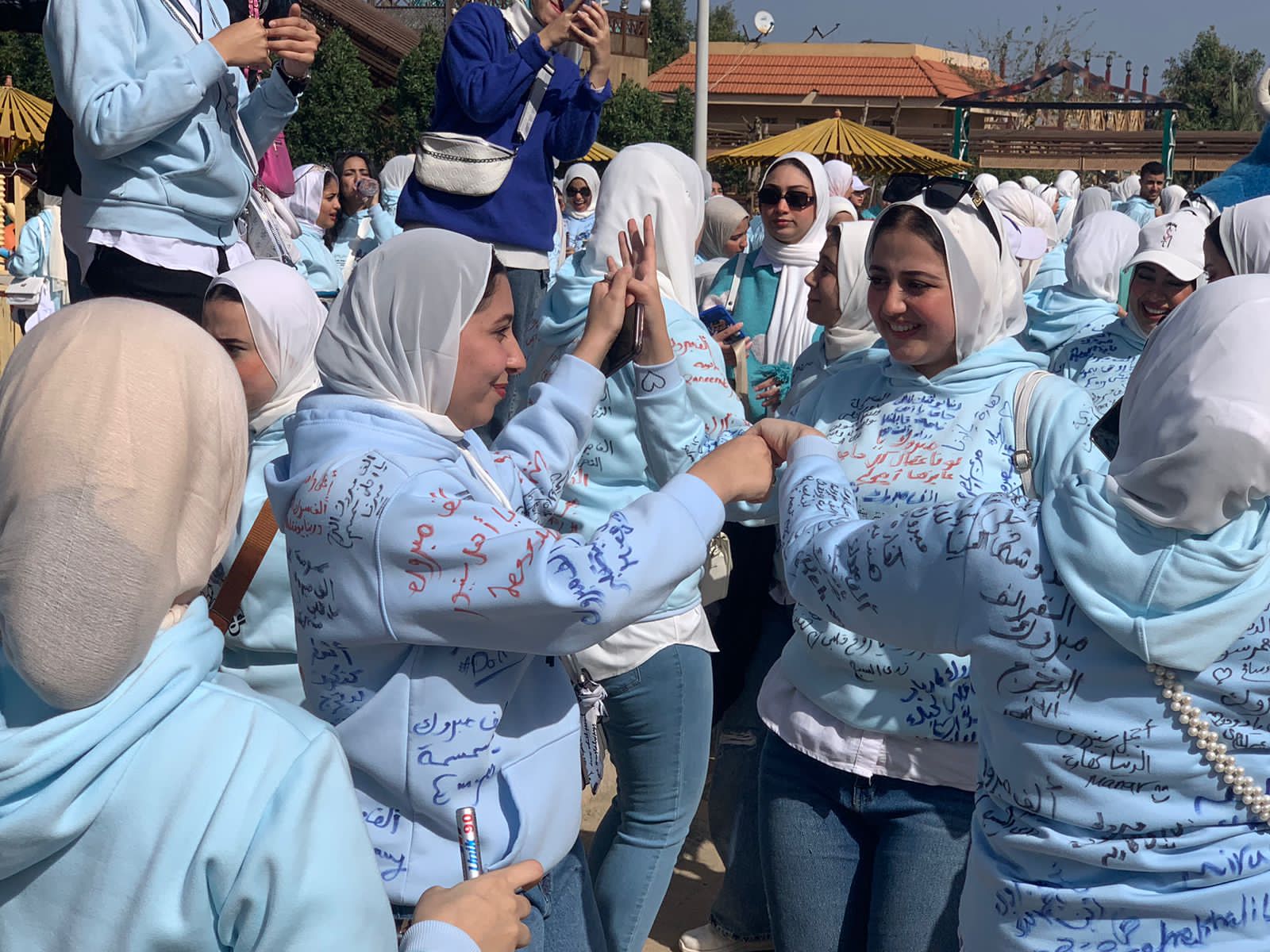 طلاب كلية الأداب ببورسعيد يحتفلون بقرب تخرجهم