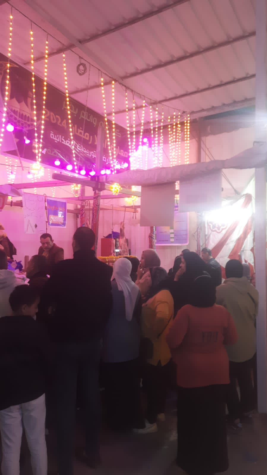 إقبال المواطنين على معارض أهلا رمضان بالإسكندرية 