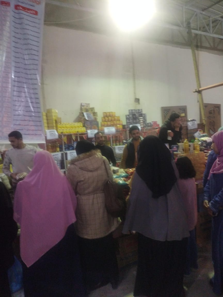 إقبال المواطنين على معارض أهلا رمضان بالإسكندرية 