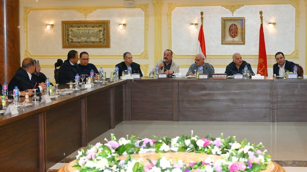 محافظ بورسعيد يستقبل أعضاء لجنة الطاقة والبيئة بمجلس النواب - قص