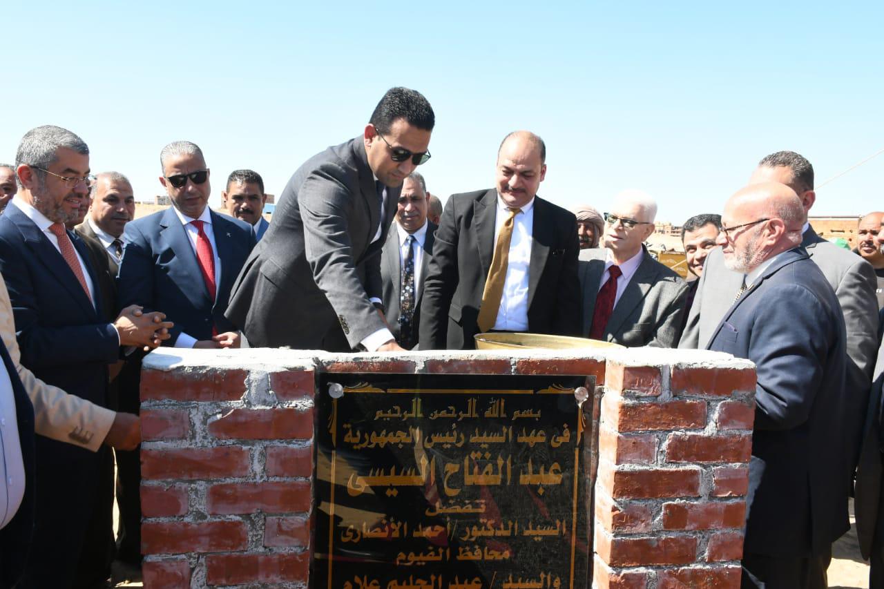 محافظ الفيوم ونقيب المحامين يضعان حجر الأساس لمجمع إسكاني خدمي لمحاميي المحافظة