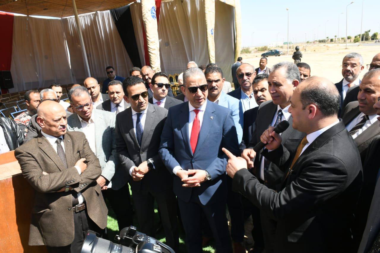 محافظ الفيوم ونقيب المحامين يضعان حجر الأساس لمجمع إسكاني خدمي لمحاميي المحافظة