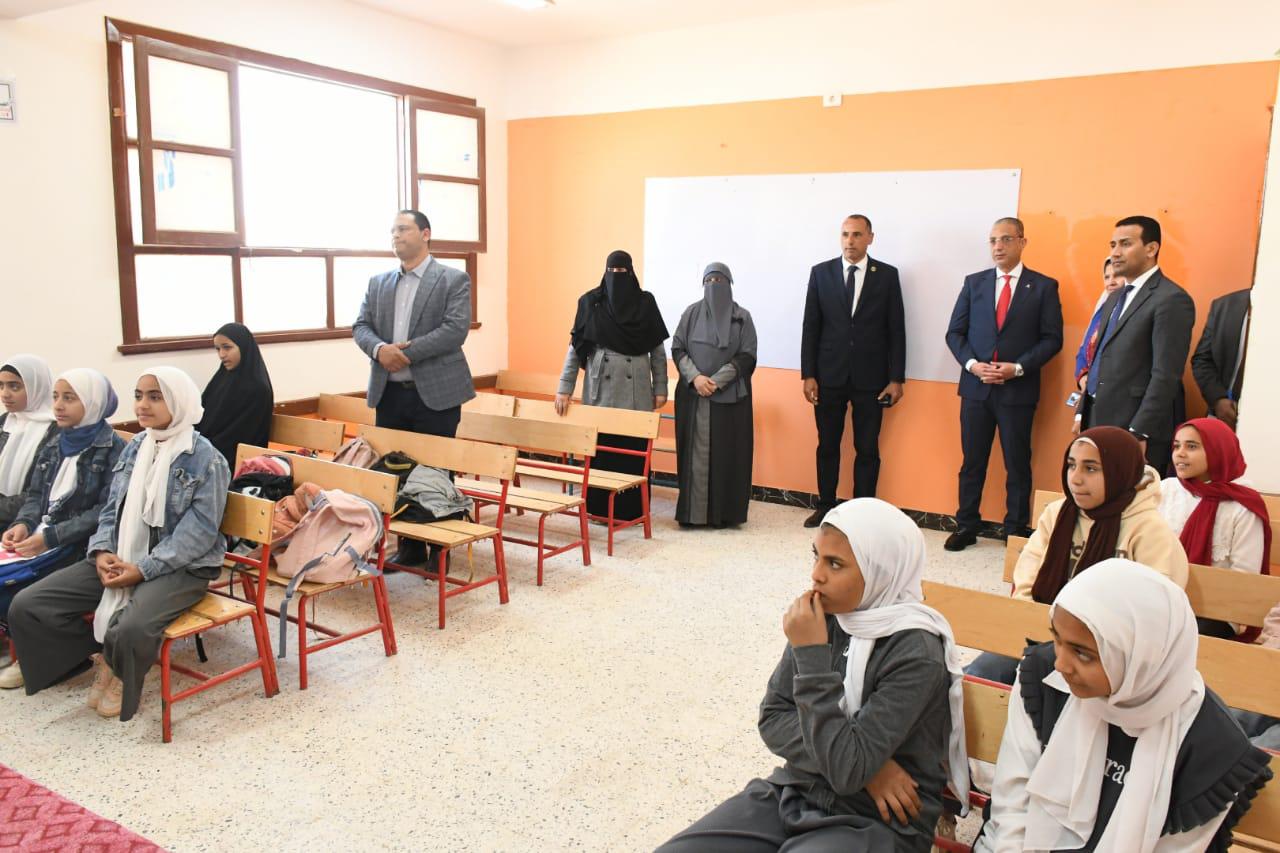 بتكلفة 16 مليون جنيه …محافظ الفيوم يفتتح مدرسة المجمع التعليمي بمدينة طامية 