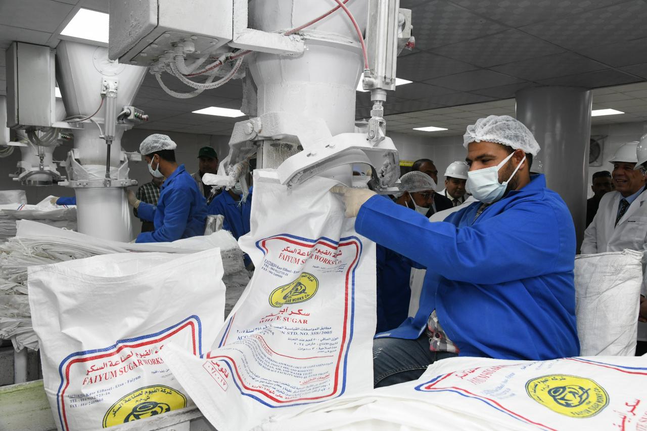 محافظ الفيوم يفتتح موسم البنجر ويتابع عمليات إستلام المحصول ومراحل الإنتاج بشركة السكر بقصر الباسل