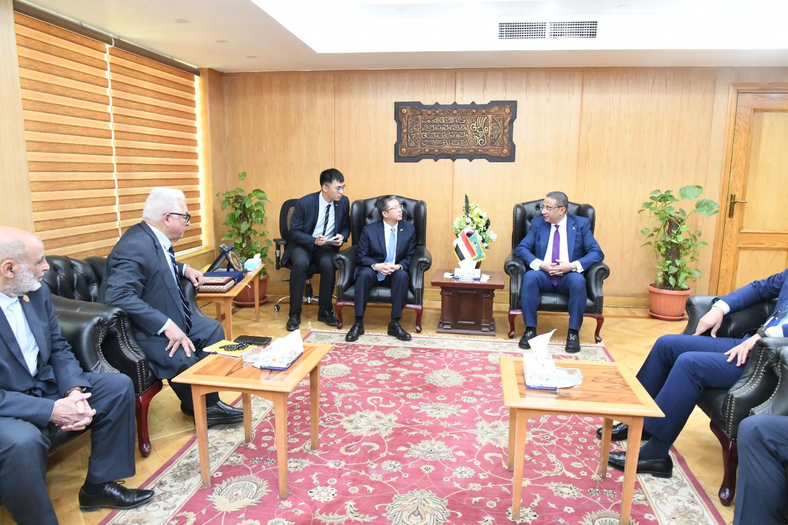 محافظ الفيوم يستقبل وفداً صينياً لبحث سبل التعاون المشترك