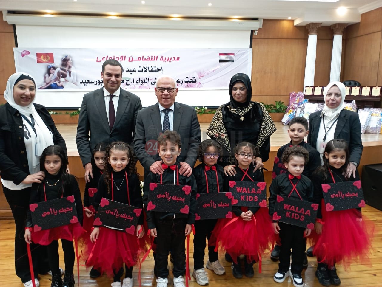 محافظ بورسعيد يُكرم الأمهات المثاليات