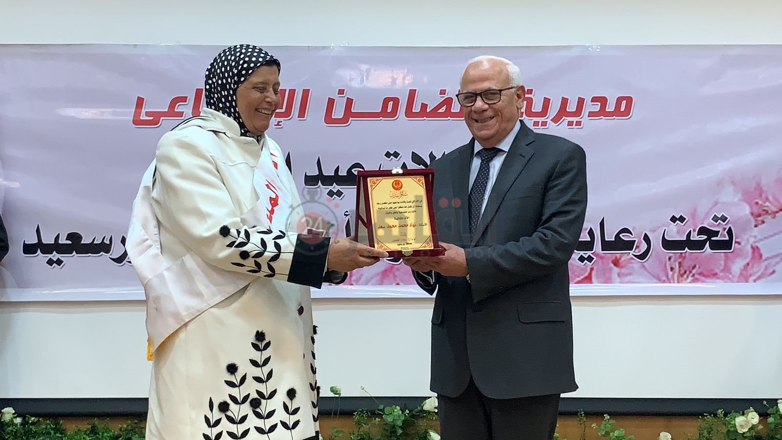 محافظ بورسعيد يُكرم الأمهات المثاليات