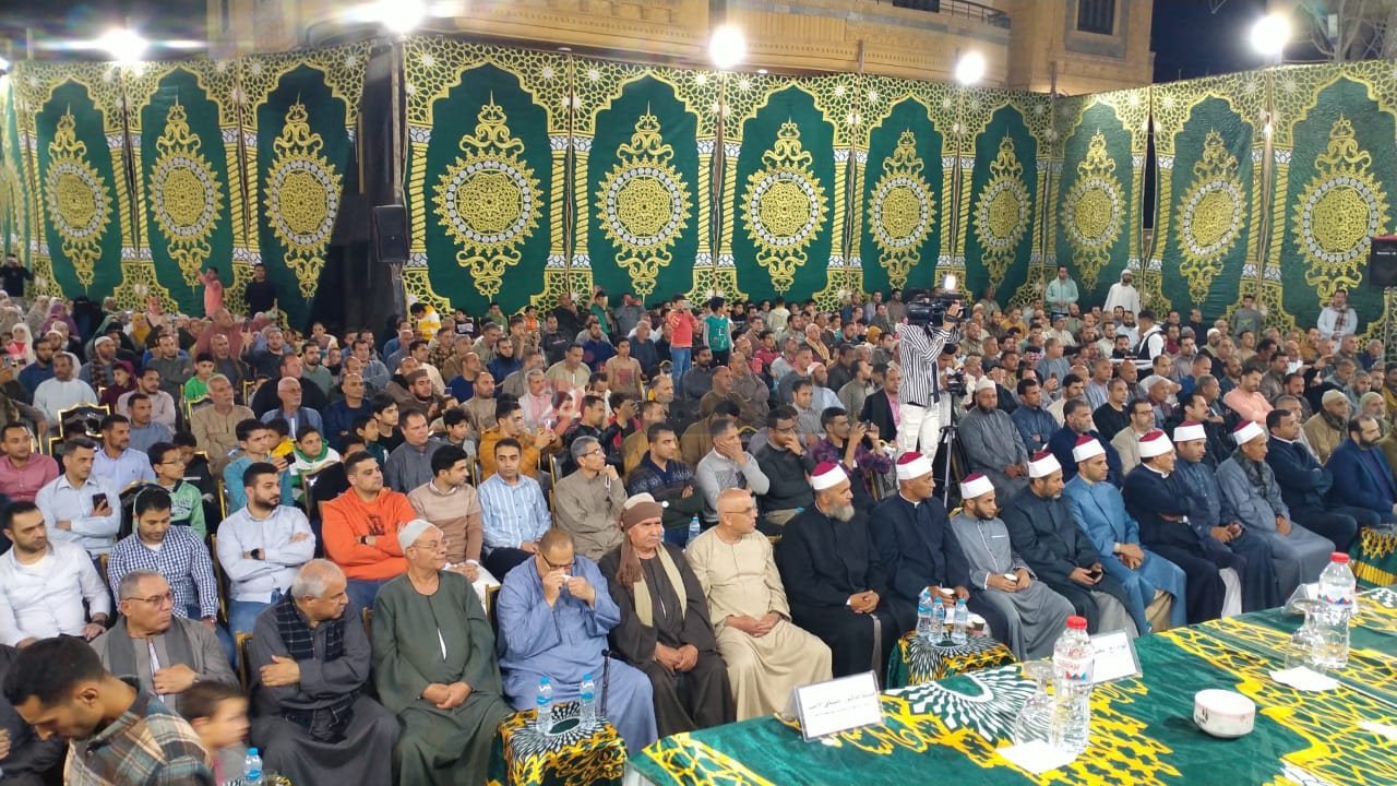 أسرة الشهيد عمر القاضي تقدم 11رحلة عمرة