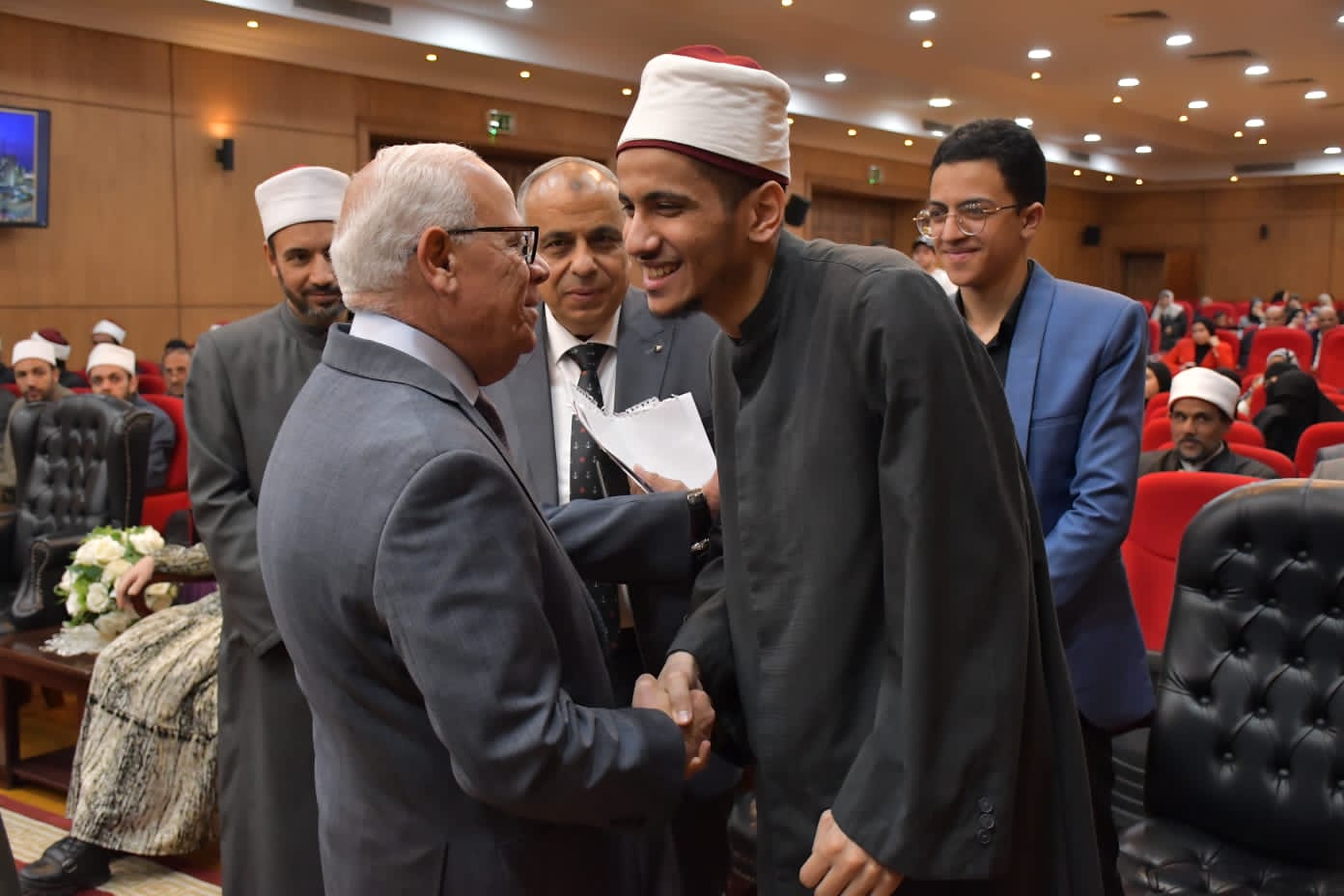 محافظ بورسعيد يُسلم جوائز الفائزون في رمضان 