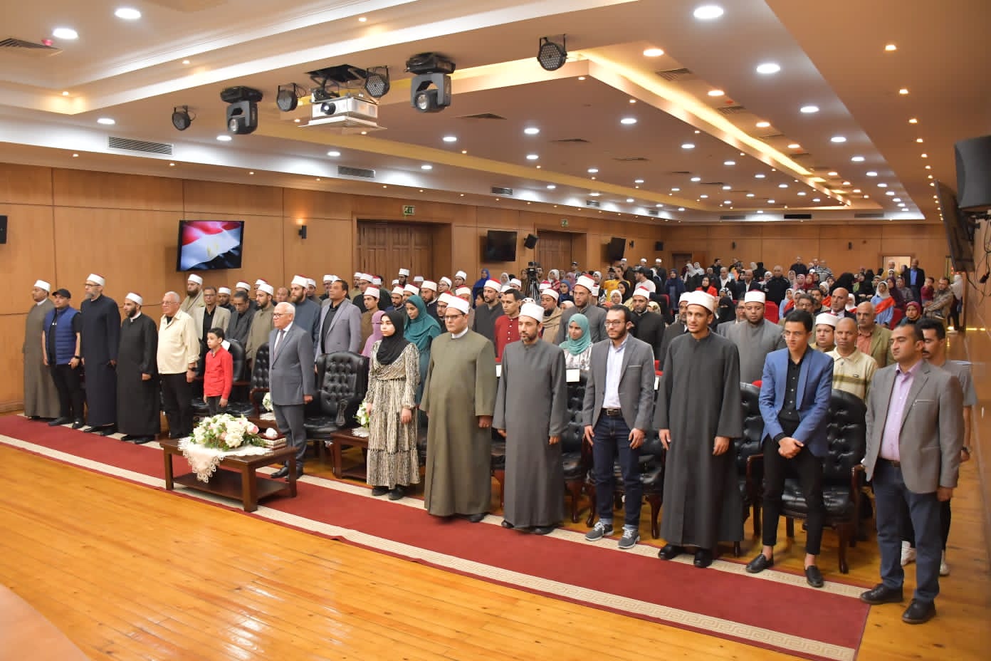 محافظ بورسعيد يُسلم جوائز الفائزون في رمضان 