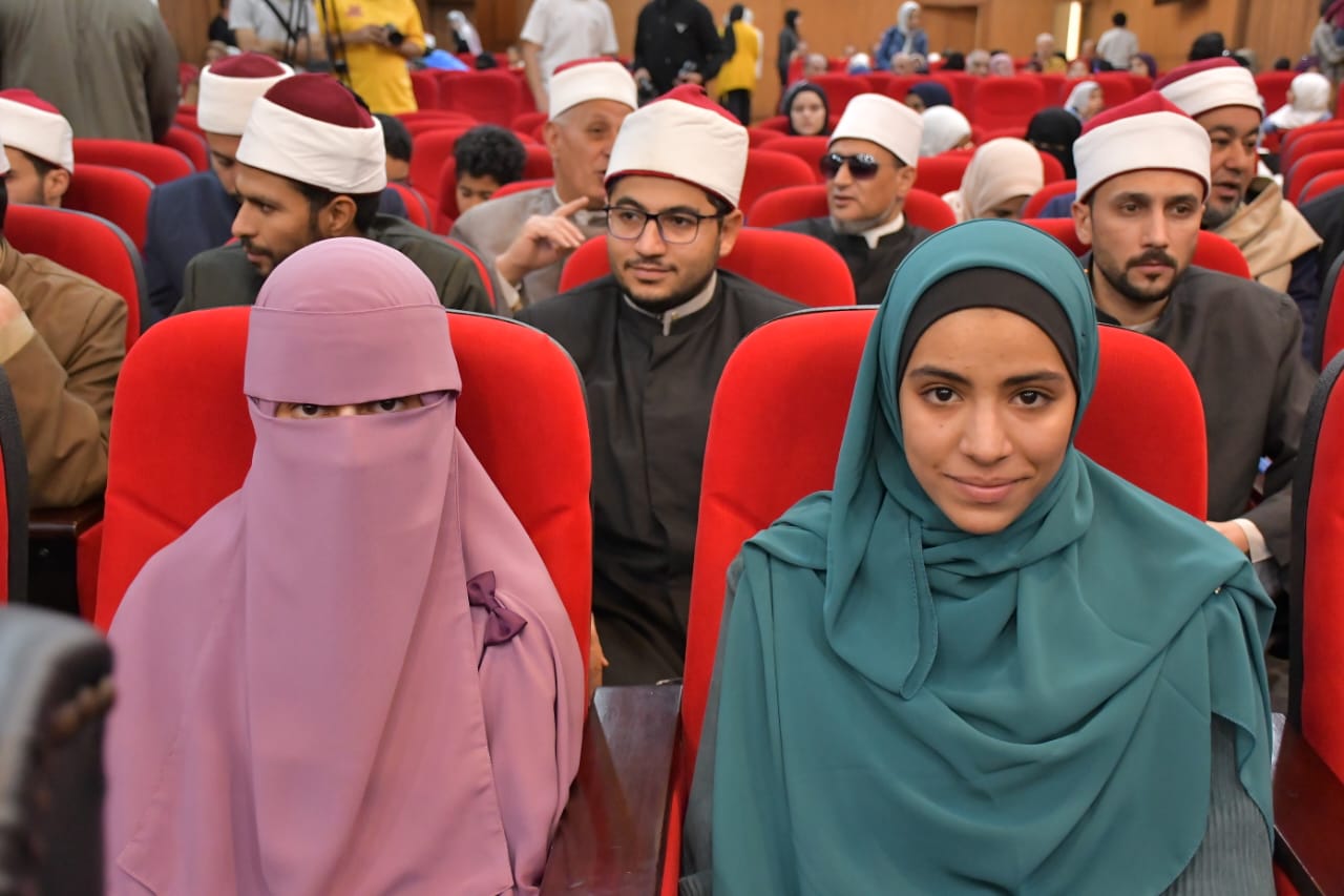 محافظ بورسعيد يُسلم جوائز الفائزون في رمضان 