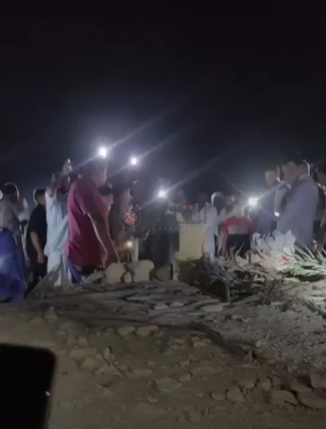 تشييع جثمان ربة منزل قتلة علي يد شقيقه ضرتها في الفيوم 