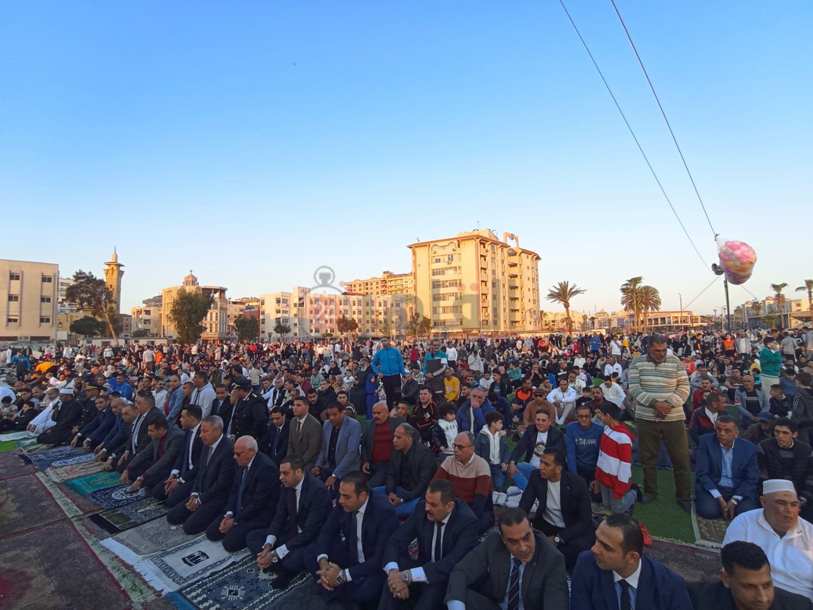 الآلاف يؤدون صلاة العيد في ساحات مساجد بورسعيد