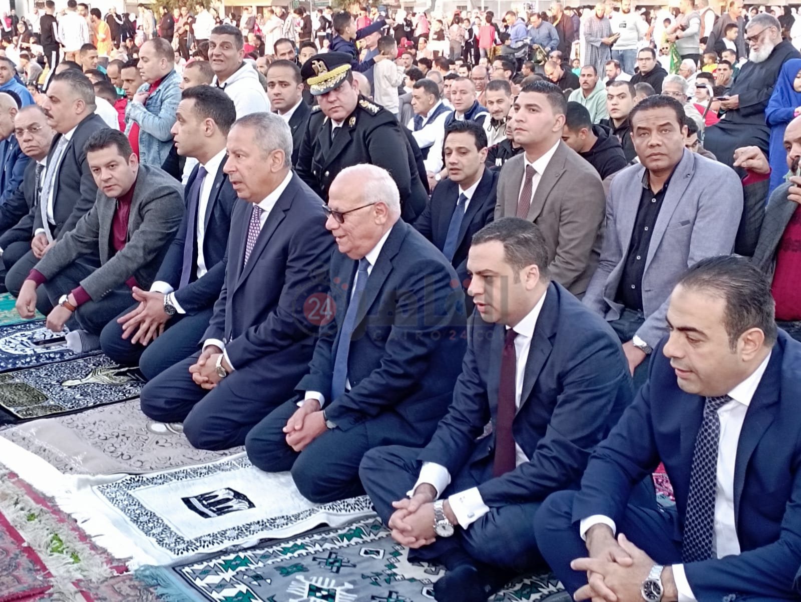 الآلاف يؤدون صلاة العيد في ساحات مساجد بورسعيد