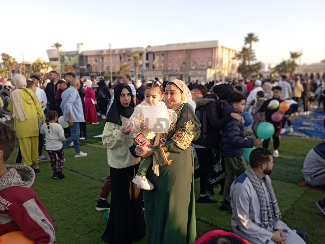 فرحة وبهجة بين الكبار والصغار في بورسعيد