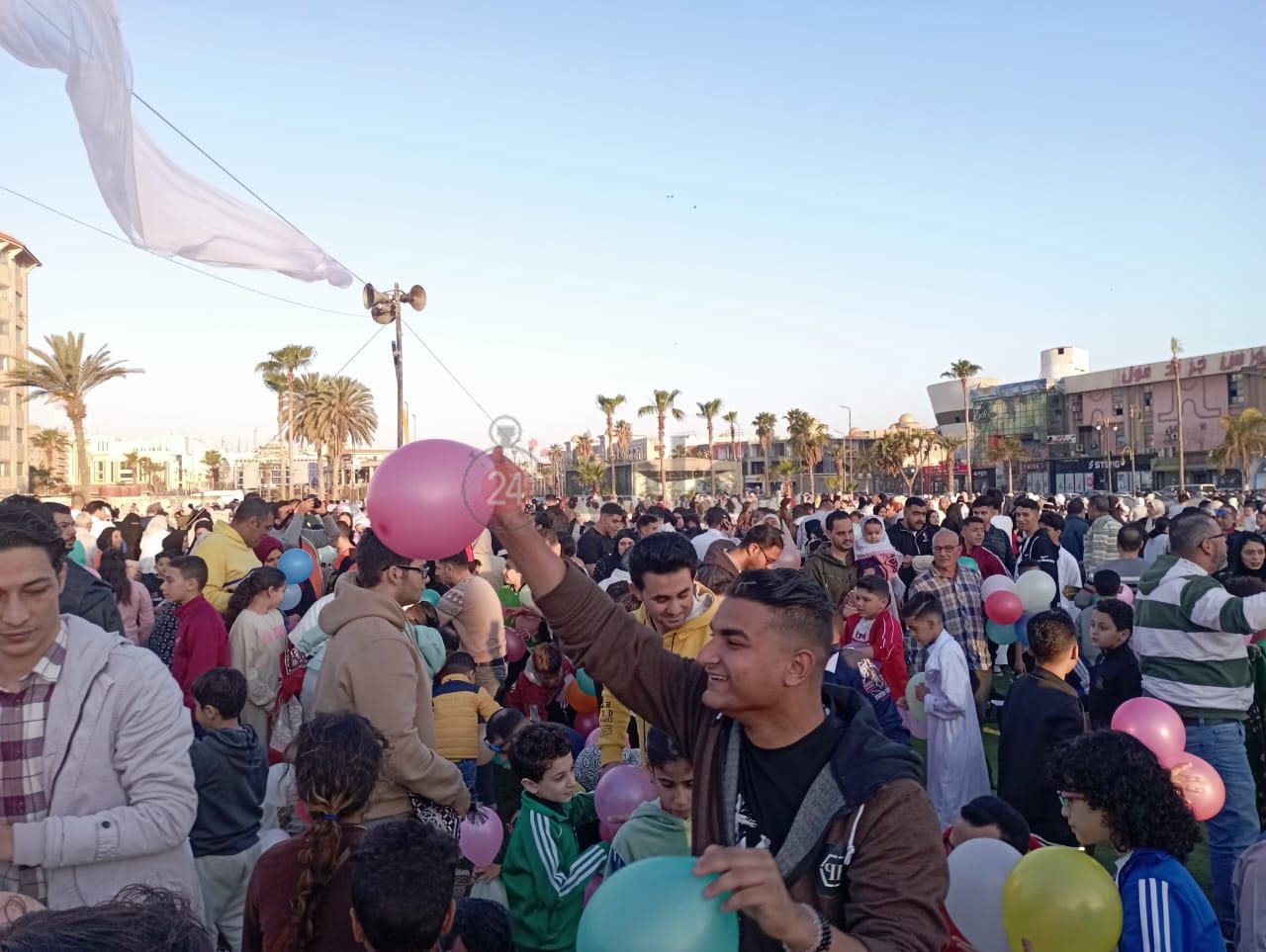 فرحة وبهجة بين الكبار والصغار في بورسعيد