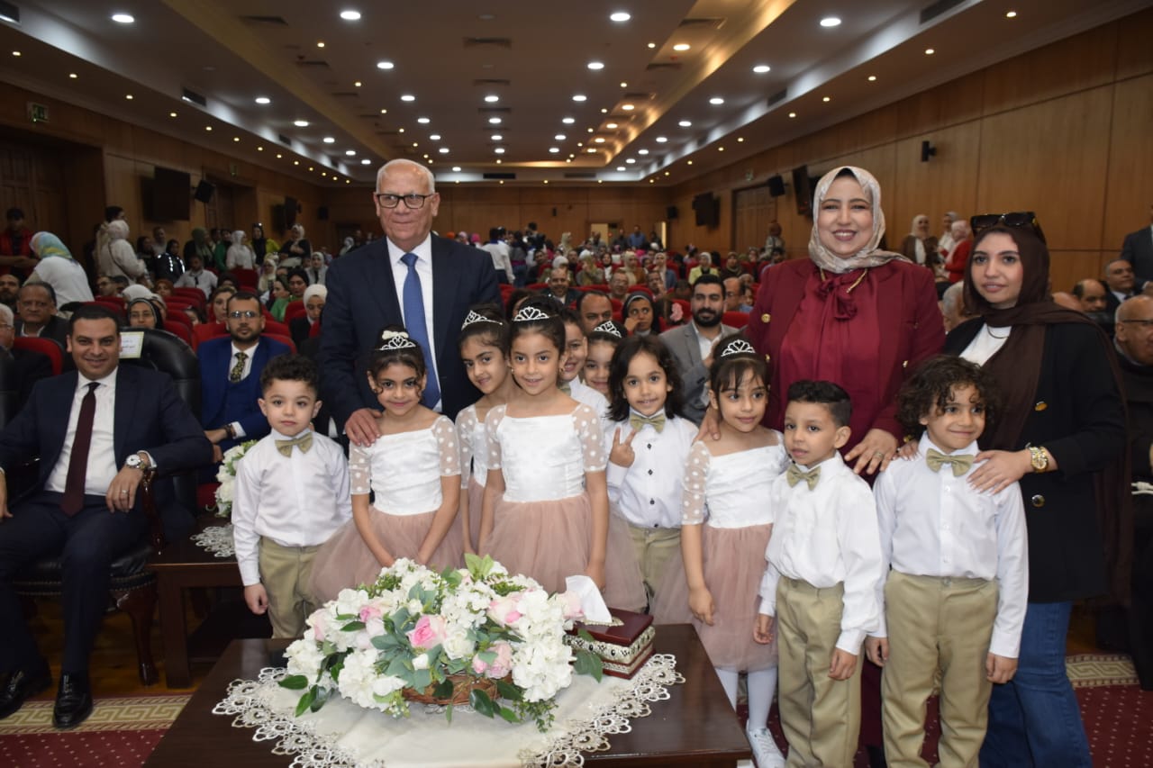 محافظ بورسعيد يستقبل المهنئين بعيد الفطر المبارك