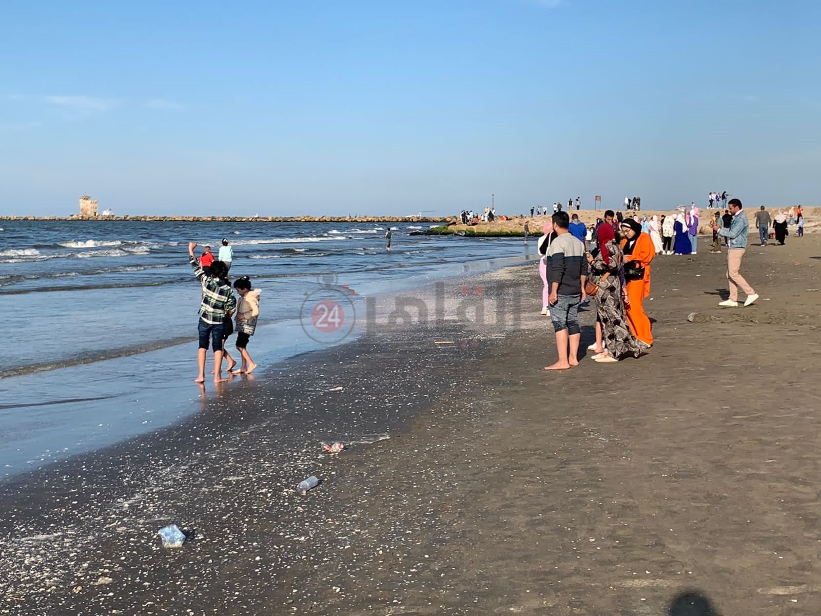 شواطئ بورسعيد كاملة العدد في ثالث أيام عيد الفطر المبارك