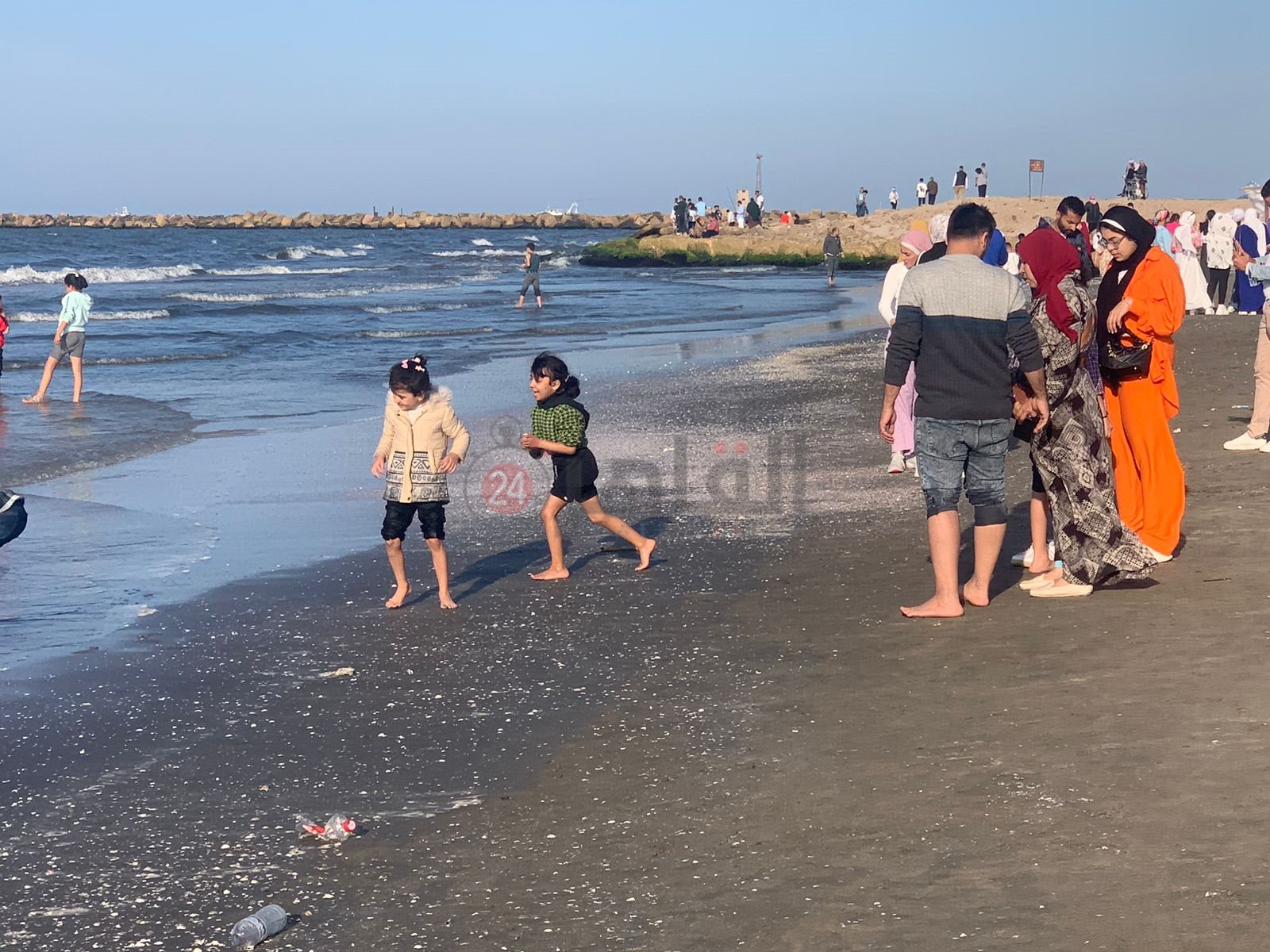 شواطئ بورسعيد كاملة العدد في ثالث أيام عيد الفطر المبارك