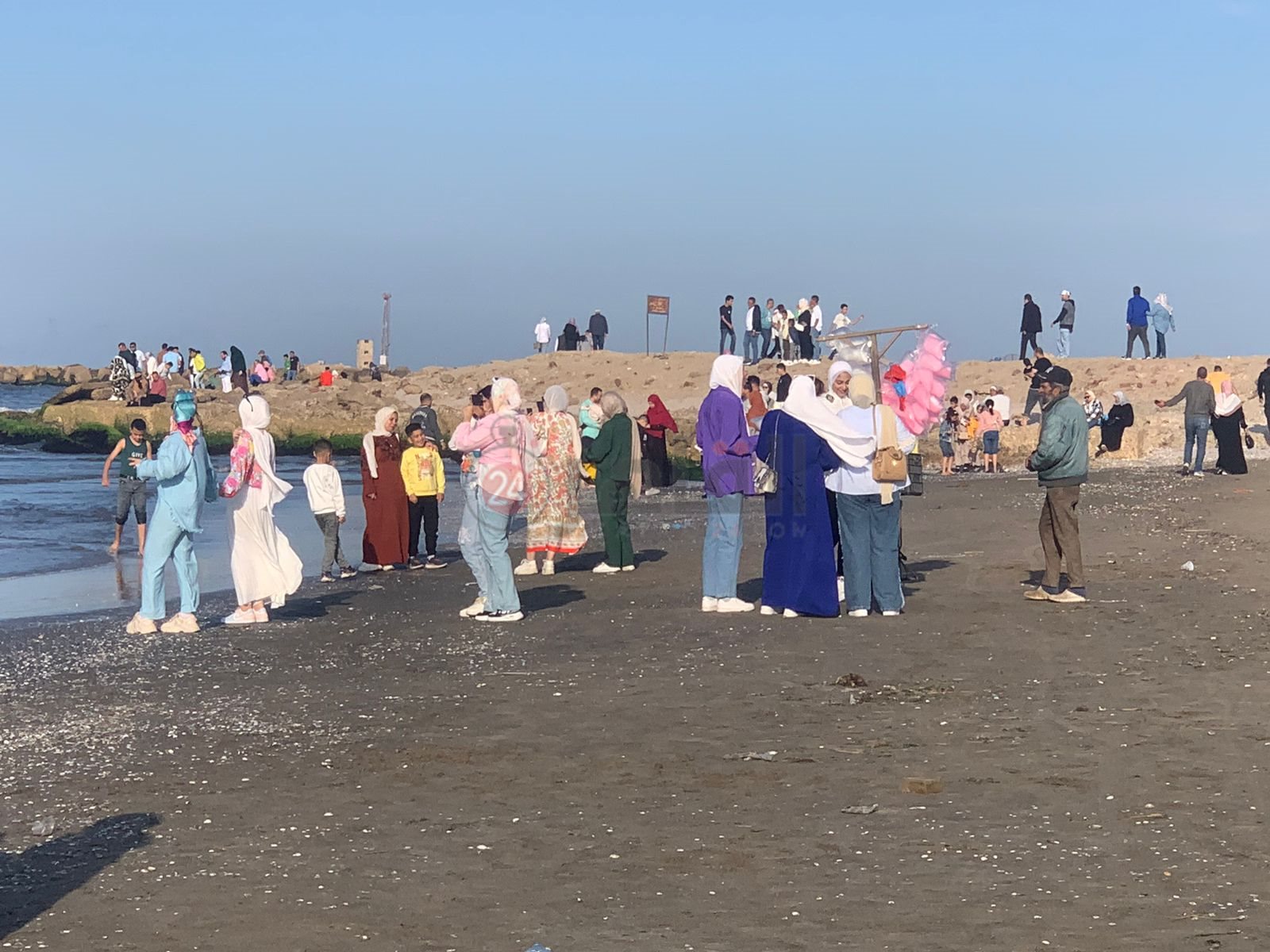 شواطئ بورسعيد كاملة العدد في ثالث أيام عيد الفطر المبارك
