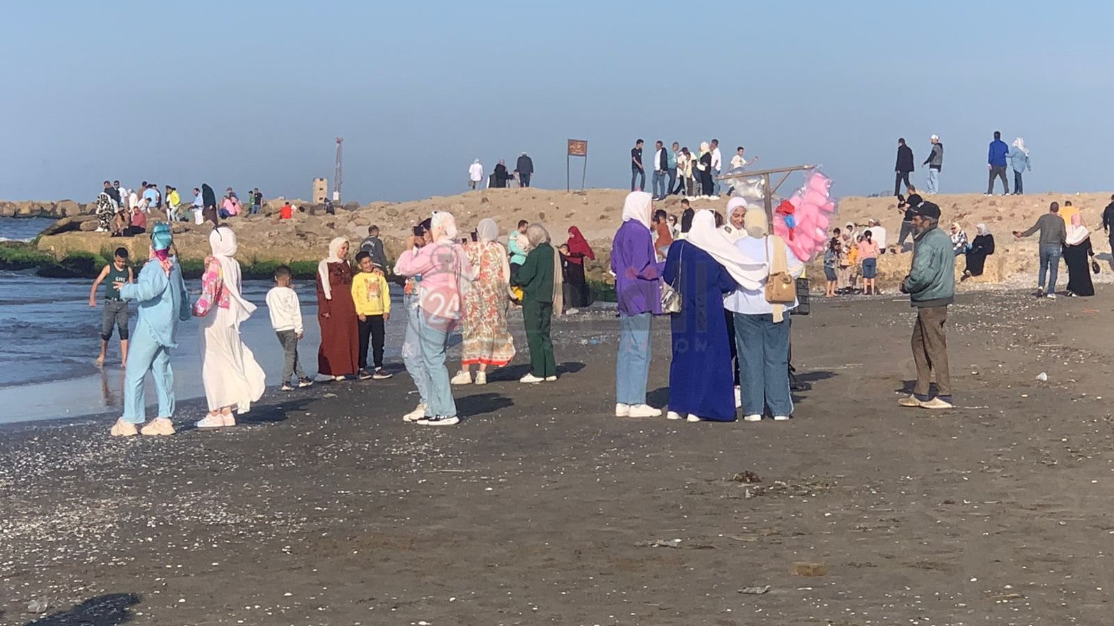 شواطئ بورسعيد كاملة العدد في ثالث أيام عيد الفطر المبارك - قص