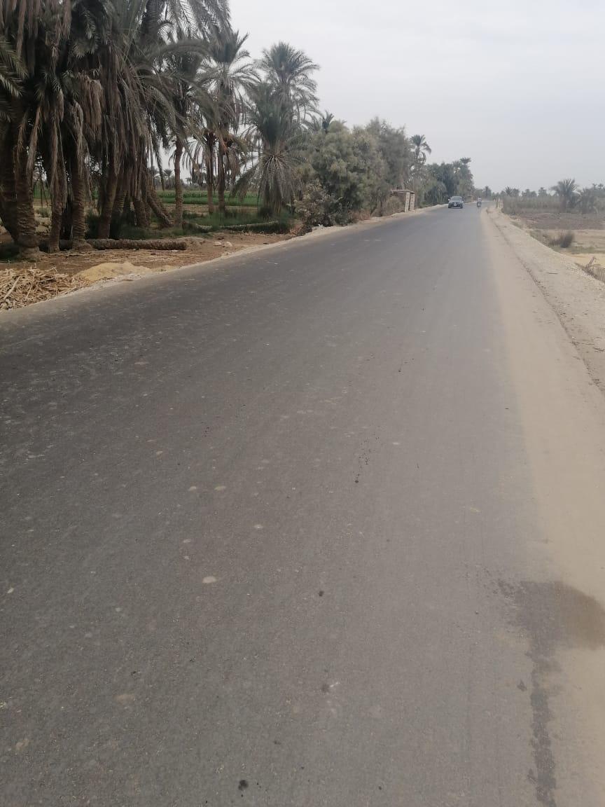 رصف الطرق بمركزي إطسا ويوسف الصديق 