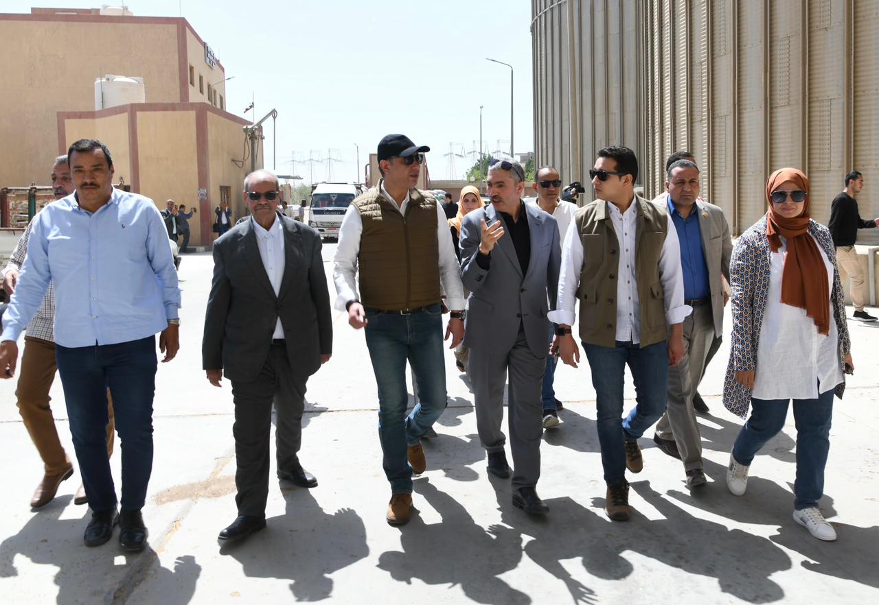 محافظ الفيوم يتفقد صوامع تخزين الغلال بطامية لمتابعة توريد محصول القمح