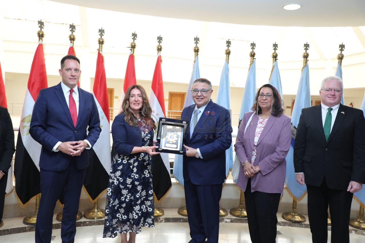 محافظ البحر الأحمر والسفير الأمريكية