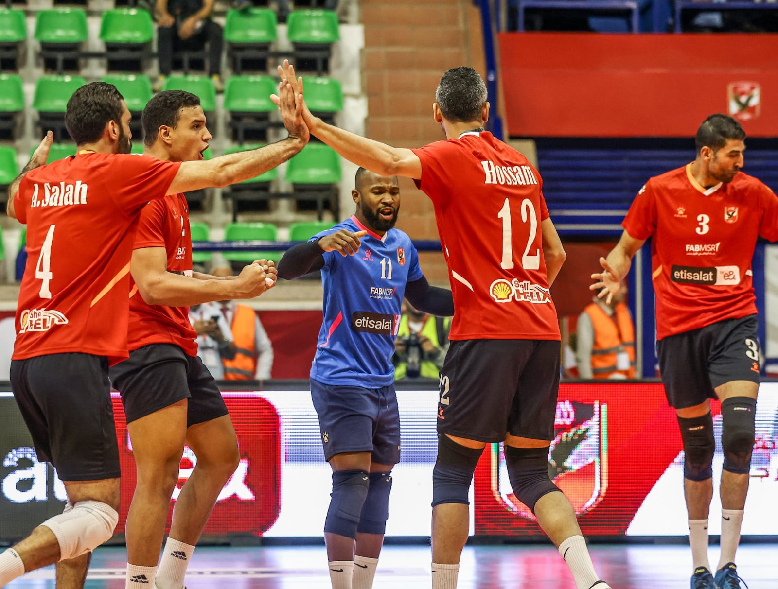 مباراة طائرة الأهلي والنصر الليبي (7)