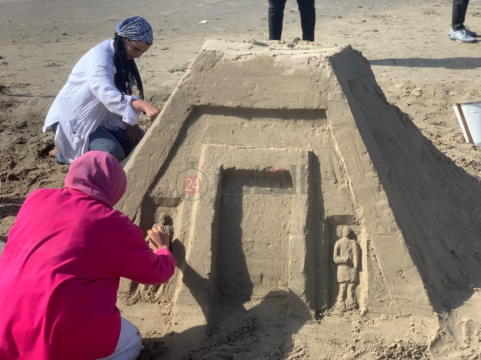 مهرجات للنحت علي الرمال