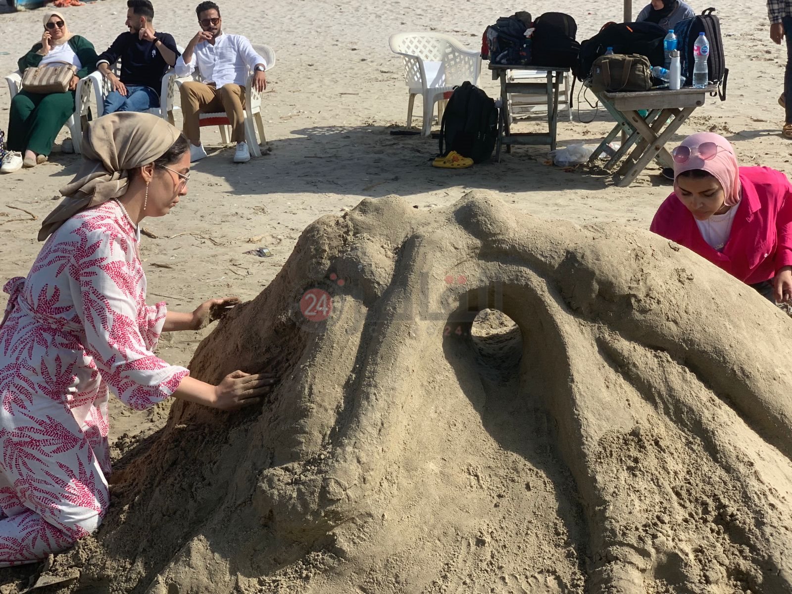 مهرجات للنحت علي الرمال