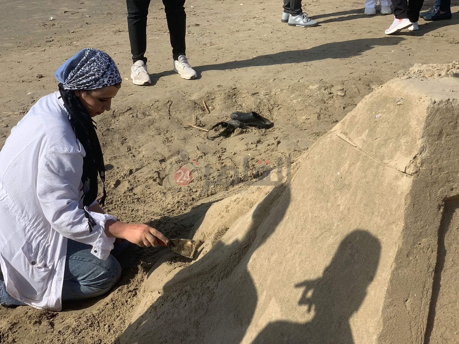 مهرجات للنحت علي الرمال