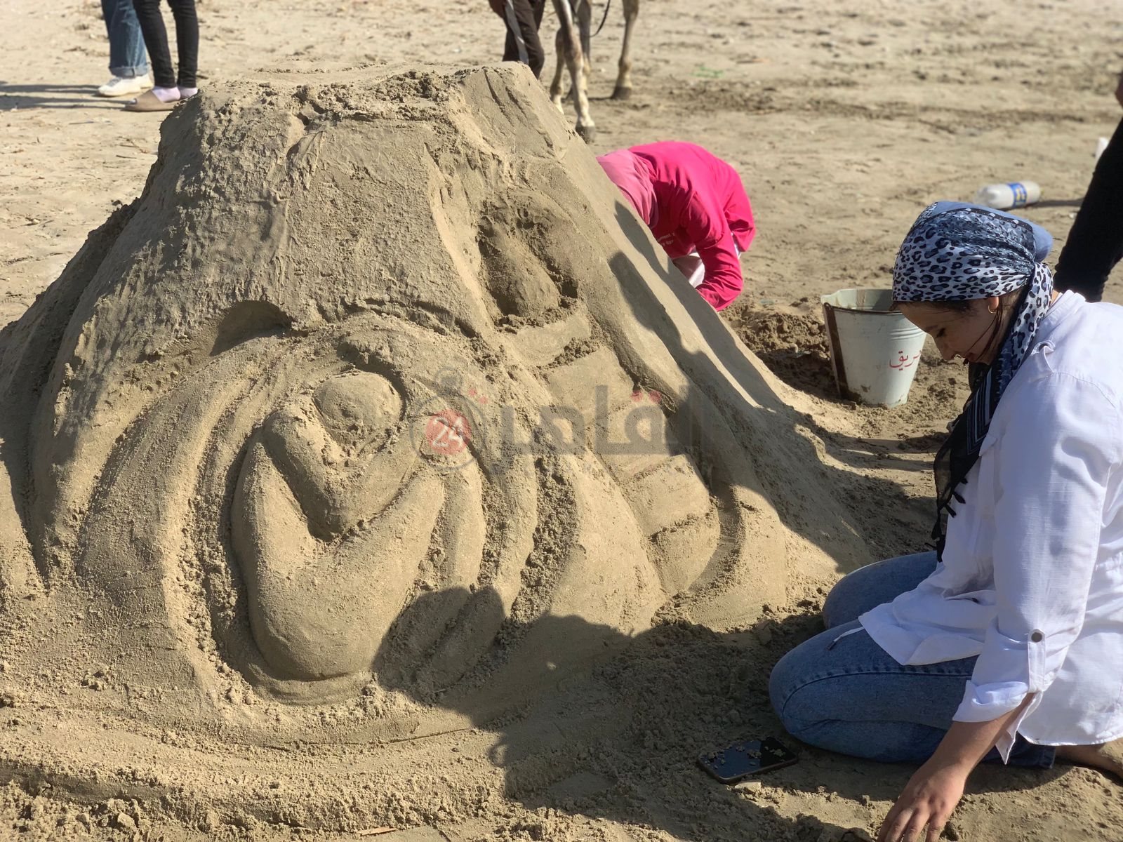 مهرجات للنحت علي الرمال