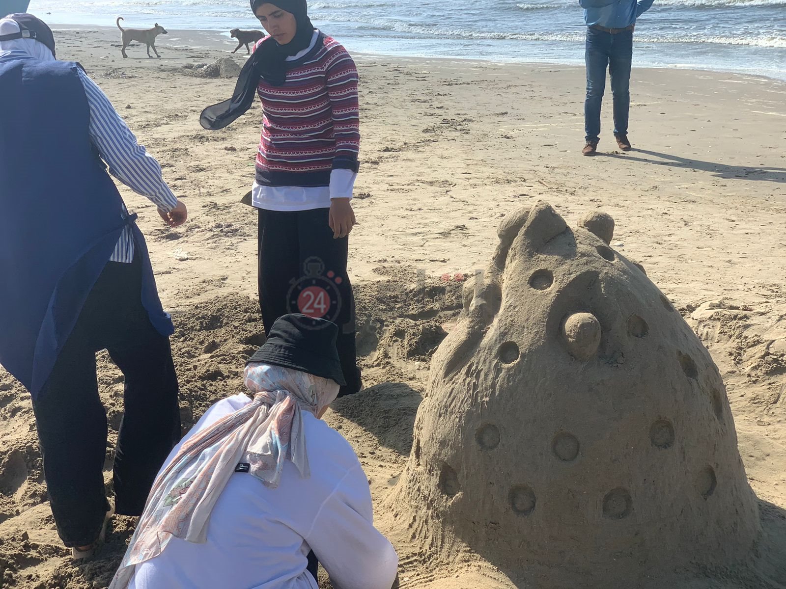 مهرجات للنحت علي الرمال