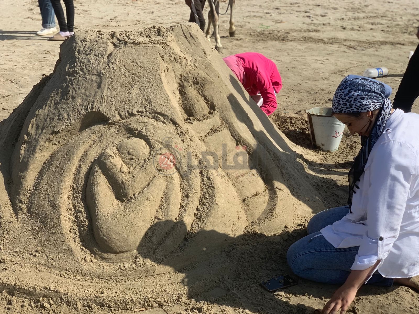 مهرجات للنحت علي الرمال