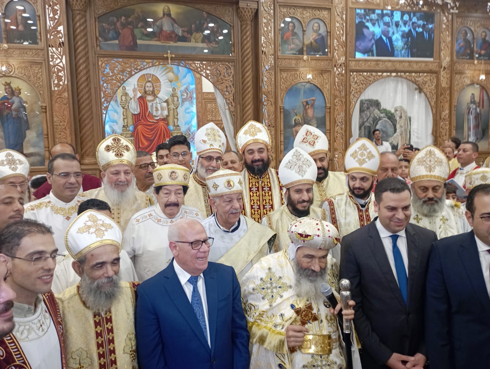 محافظ بورسعيد يفتتح كنيسة جديدة