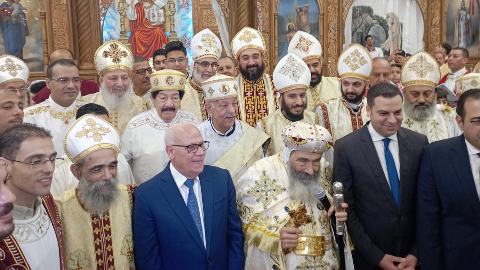 محافظ بورسعيد يفتتح كنيسة جديدة - قص