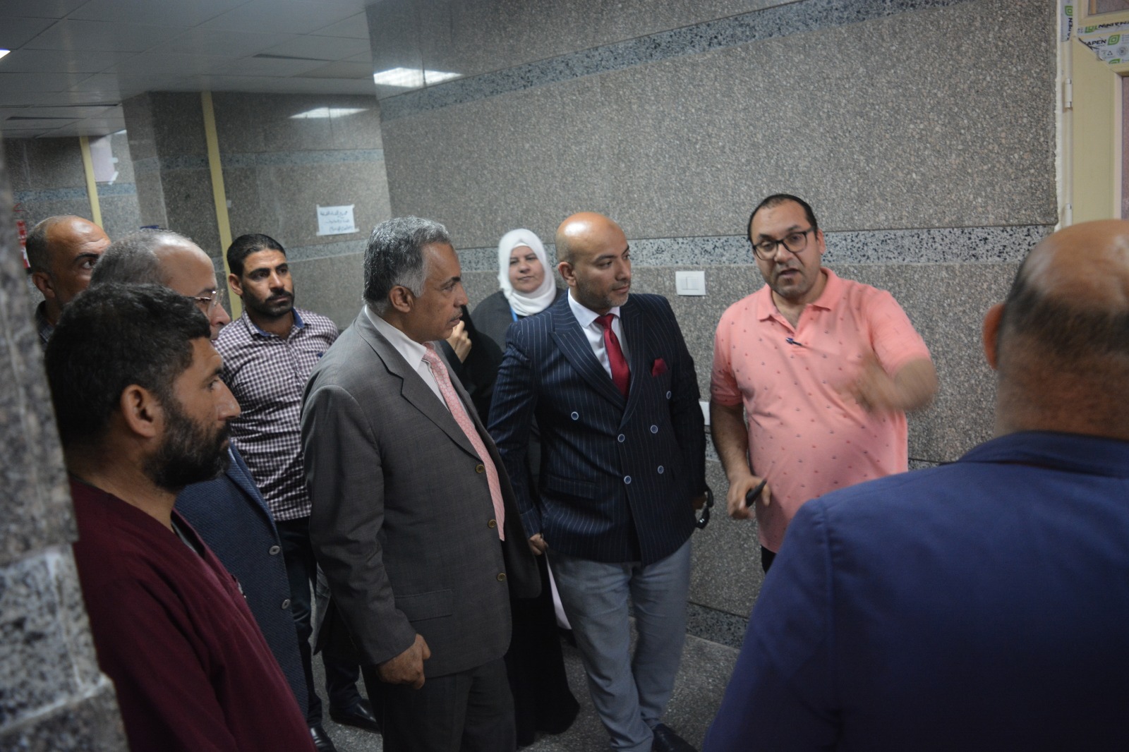 نائب رئيس جامعة الأزهر يزور مصابي غزة