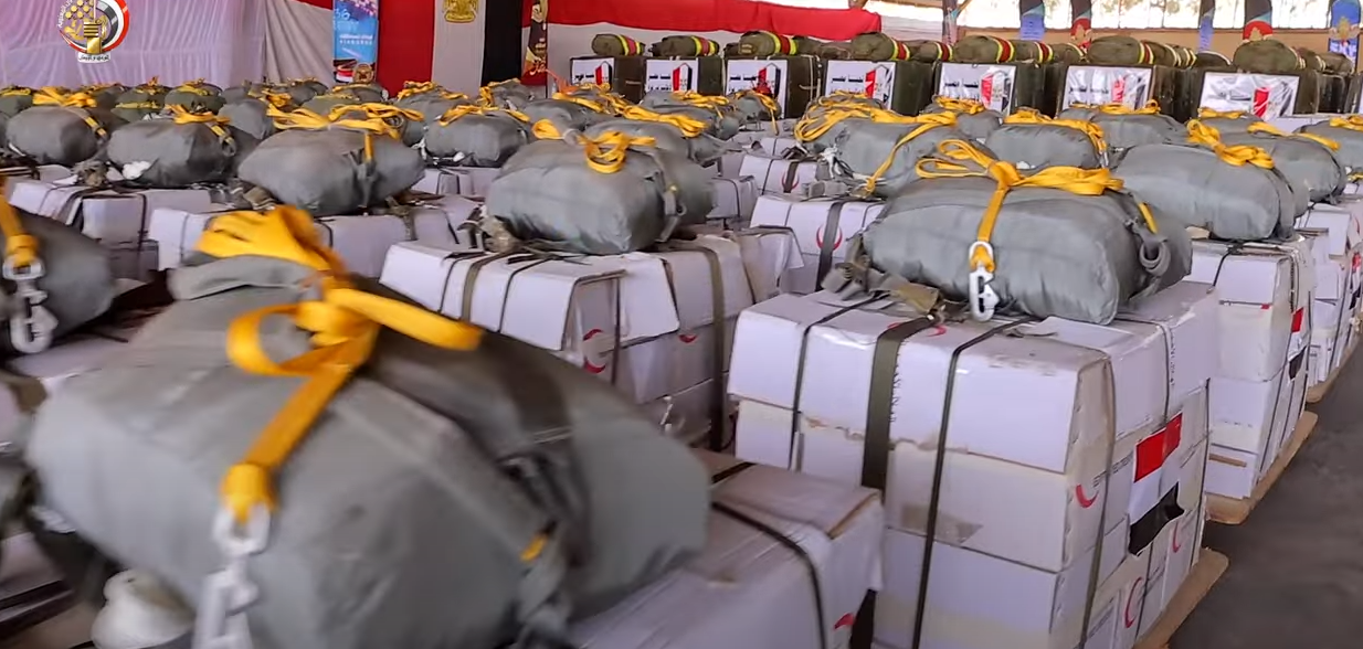 مصر والأردن والإمارات ينفذان عملية إسقاط لأطنان من المساعدات الإنسانية فوق قطاع غزة