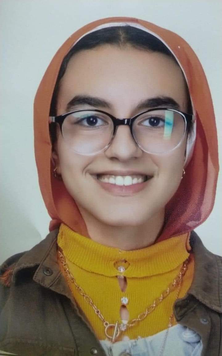 الطالبة المتغيبة ملك أحمد متولي 