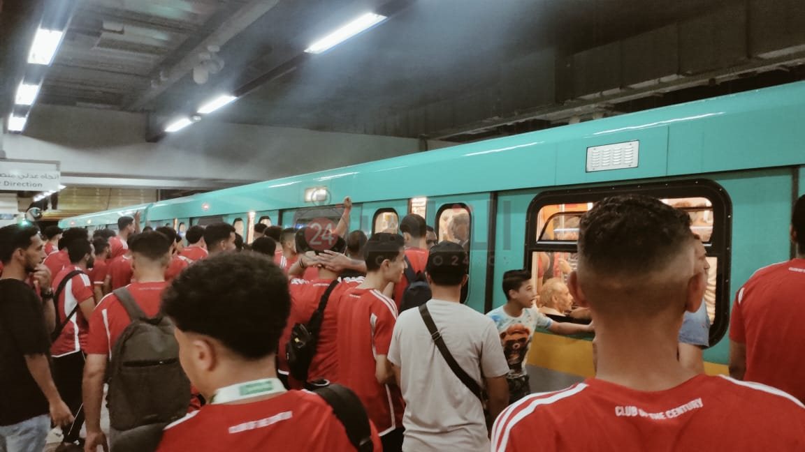 جماهير الأهلى في المترو