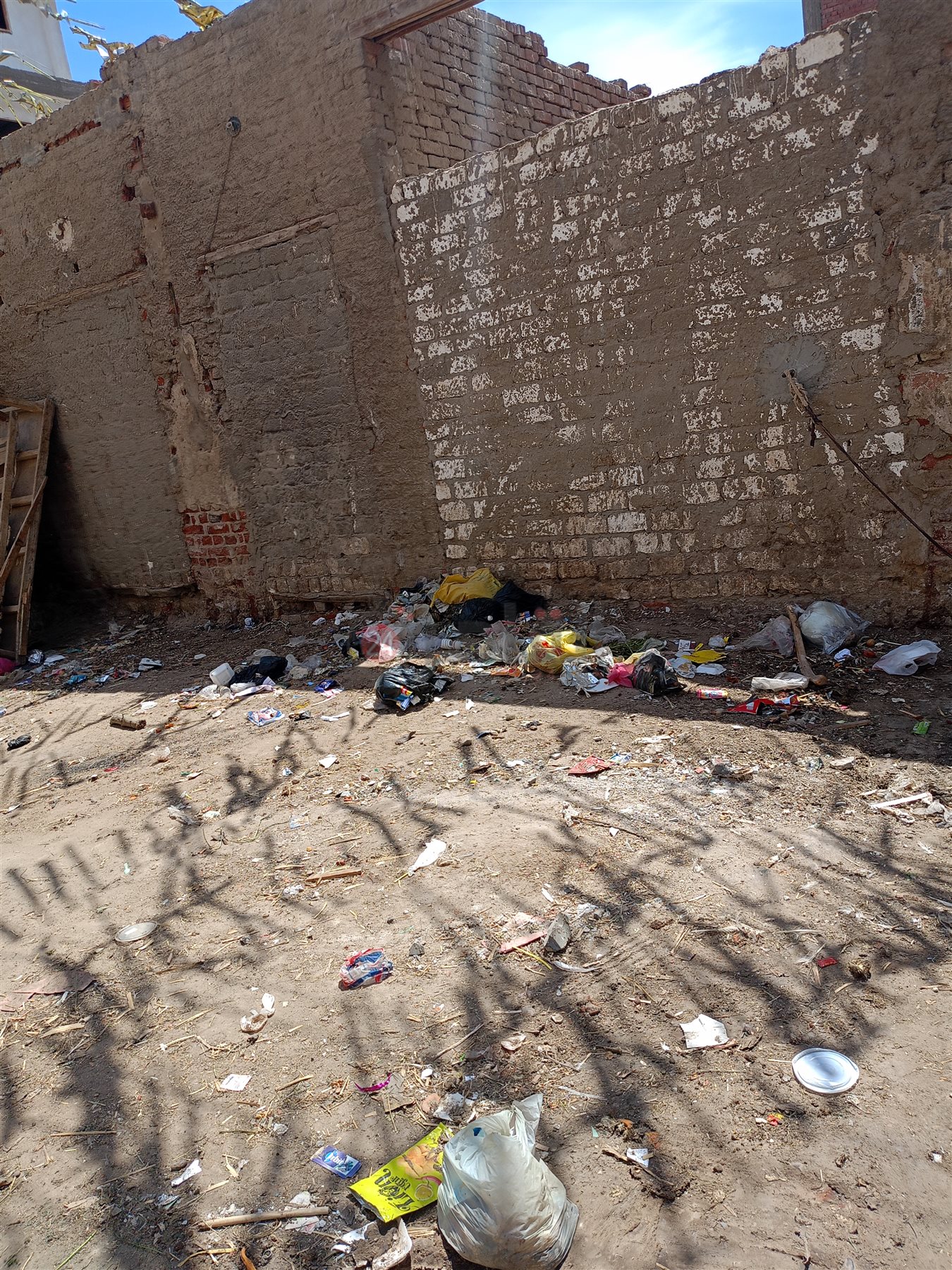 تراكم القمامة بقرية دار السلام بالفيوم