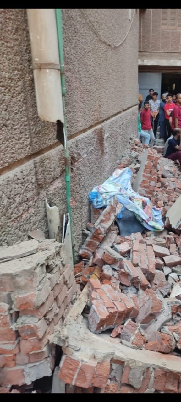 انهيار سور مصنع زجاج بمنطقة شبرا الخيمة (3)