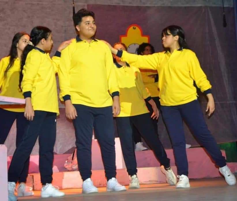 العرض المسرحي بحبكم 