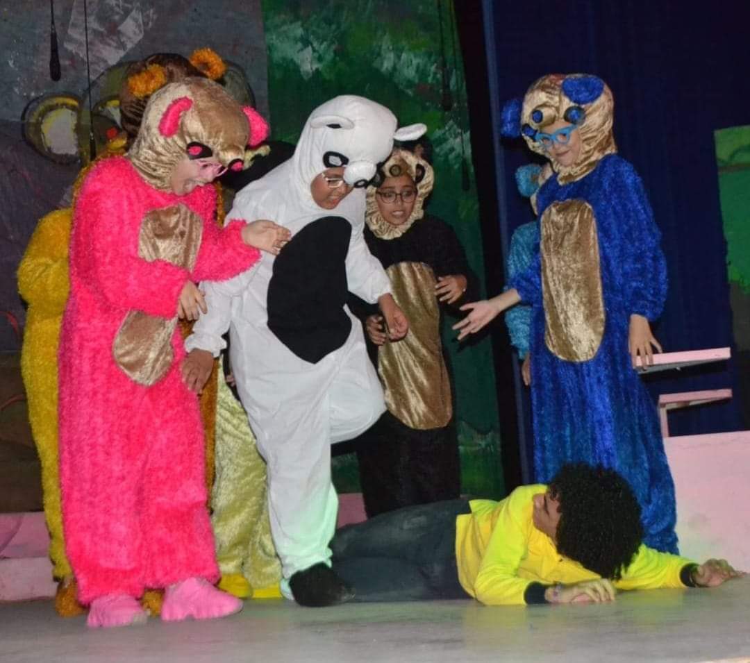 العرض المسرحي بحبكم 