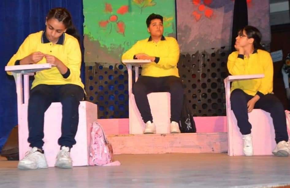 العرض المسرحي بحبكم 