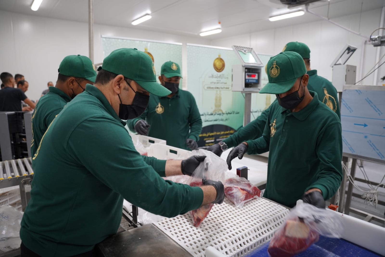 وجبات إطعام للأسر الأولى بالرعاية